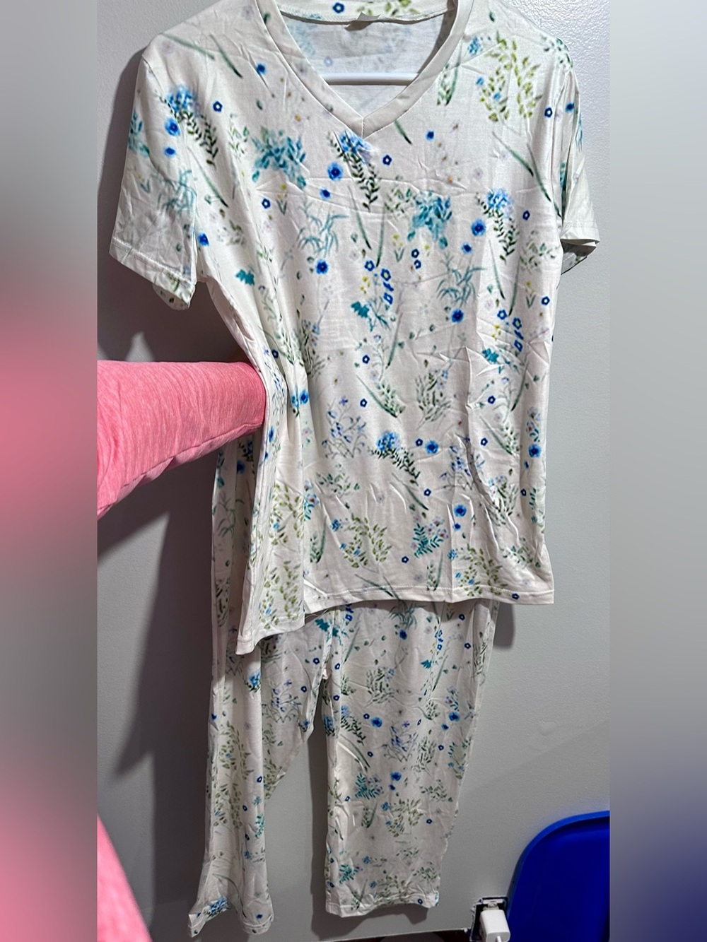 Floral Blue & White Pajama Set - Soft V-Neck Sleepwear Size L (263)